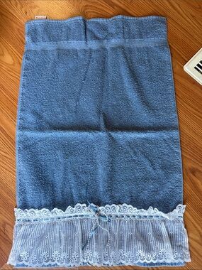 Dundee Blue Lace-Trim Hand Towel